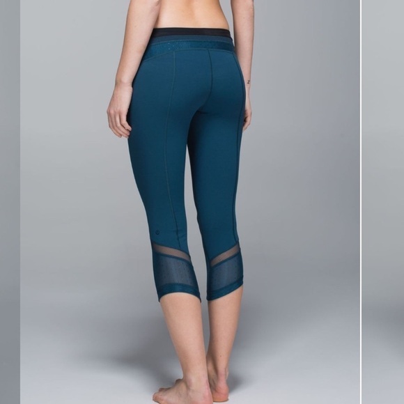 Lululemon Just Breathe Crop Alberta Lake / Black leggings size 6 - Picture 1 of 13